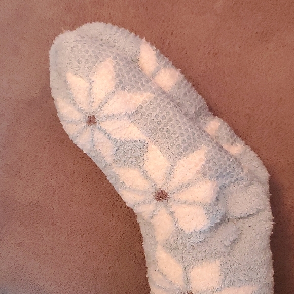 NWT CuddlDuds Slipper Socks - Picture 2 of 3